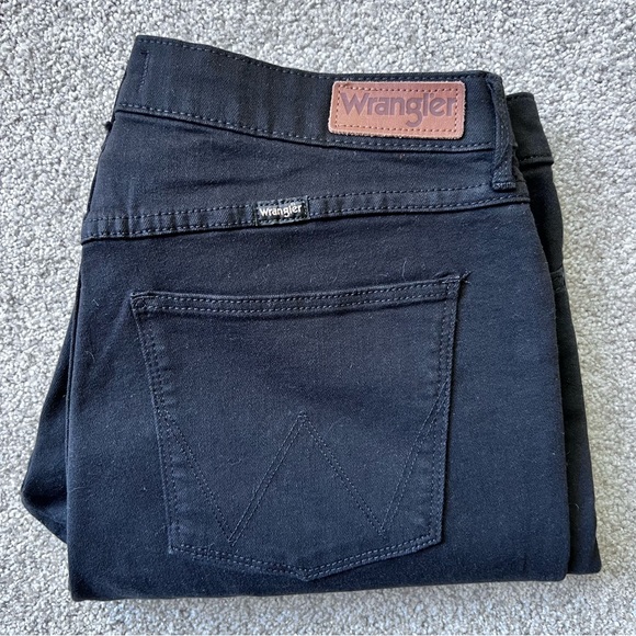Wrangler women’s high rise unforgettable skinny jeans size 16 - Picture 3 of 8